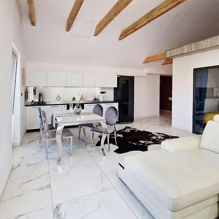 1 Bedroom Cozy In Apartament