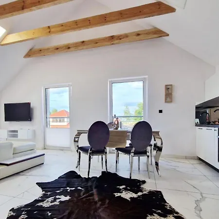 1 Bedroom Cozy In