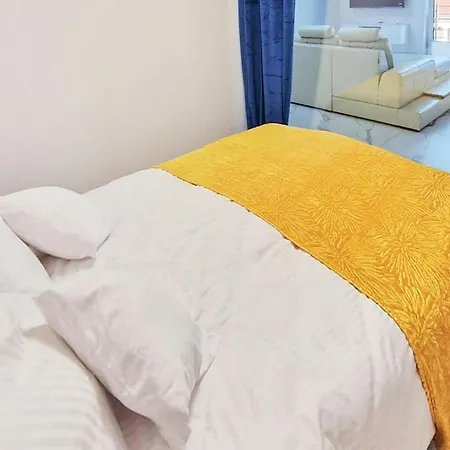 1 Bedroom Cozy In Apartament